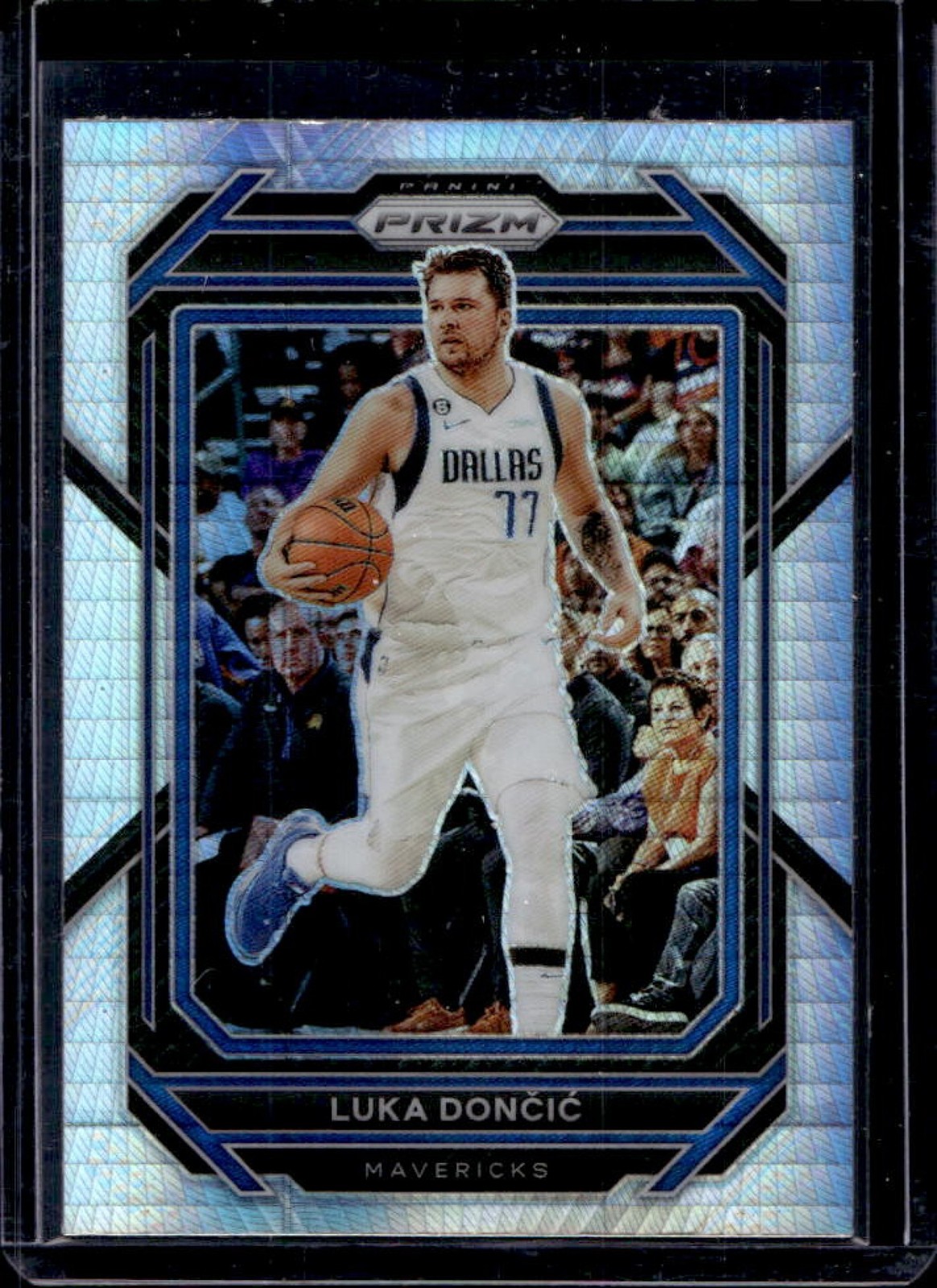 2022-23 Prizm Luka Doncic Prizms Hyper #196 Mavericks