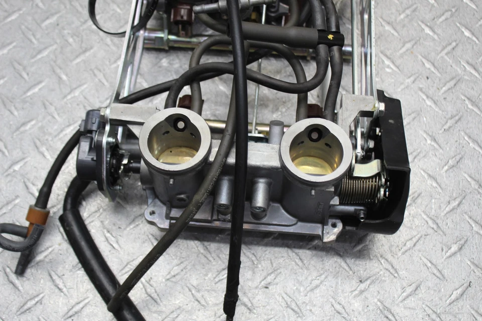 Honda Interceptor 800 VFR800 2015 inyectores de combustible principales/cuerpos del acelerador Foto 4 de 4