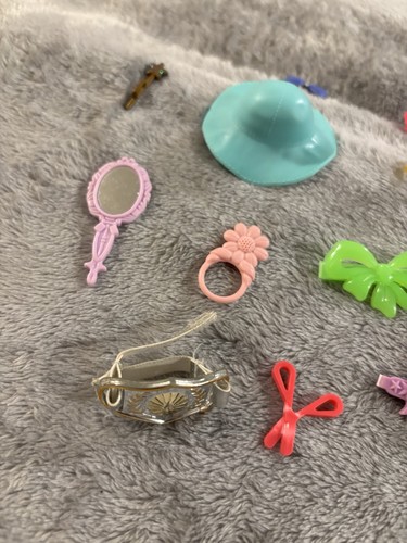 Vintage Barbie und diverses Zubehör gemischt Hut Handtasche Handschuh - Bild 2 von 4