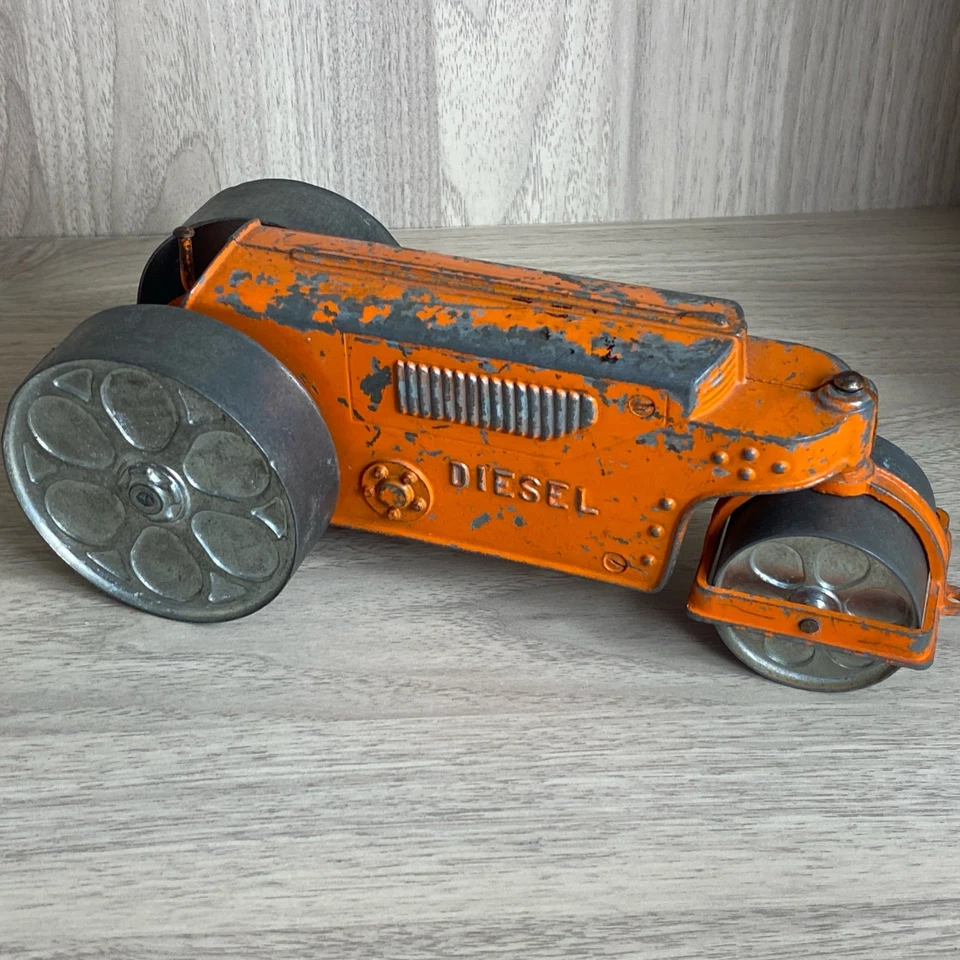 HUBLEY TOYS 480 Diesel Naranja Tractor Juguete Diecast con Dirección de Metal Foto 2 de 4