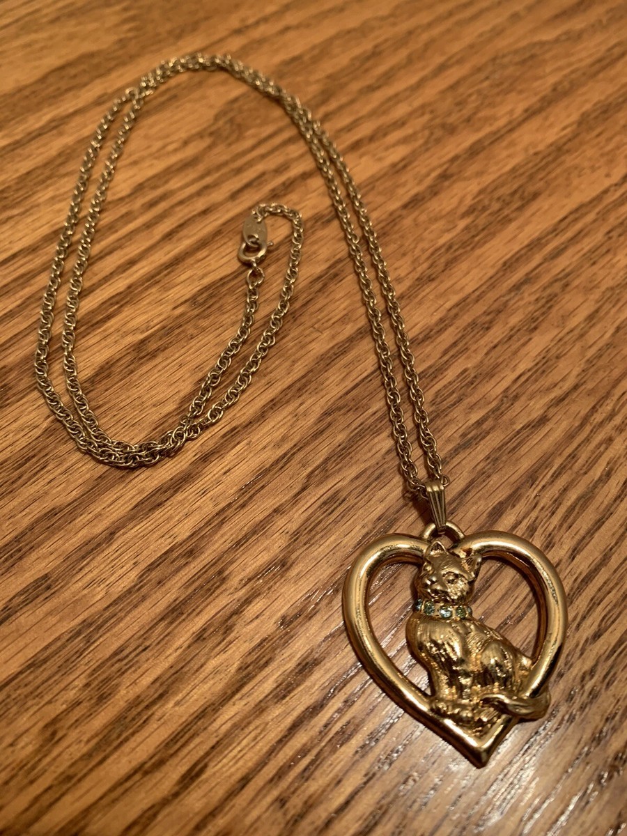 Lovely Avon Vintage Gold Tone Cat In A Heart Pendant Necklace