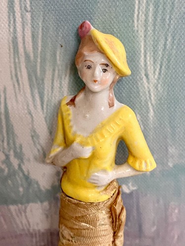 ANTIQUE PORCELAIN HALF DOLL- VANITY/BOUDOIR BRUSH, CRUMB SWEEPER. 6" TALL. - Picture 2 of 6