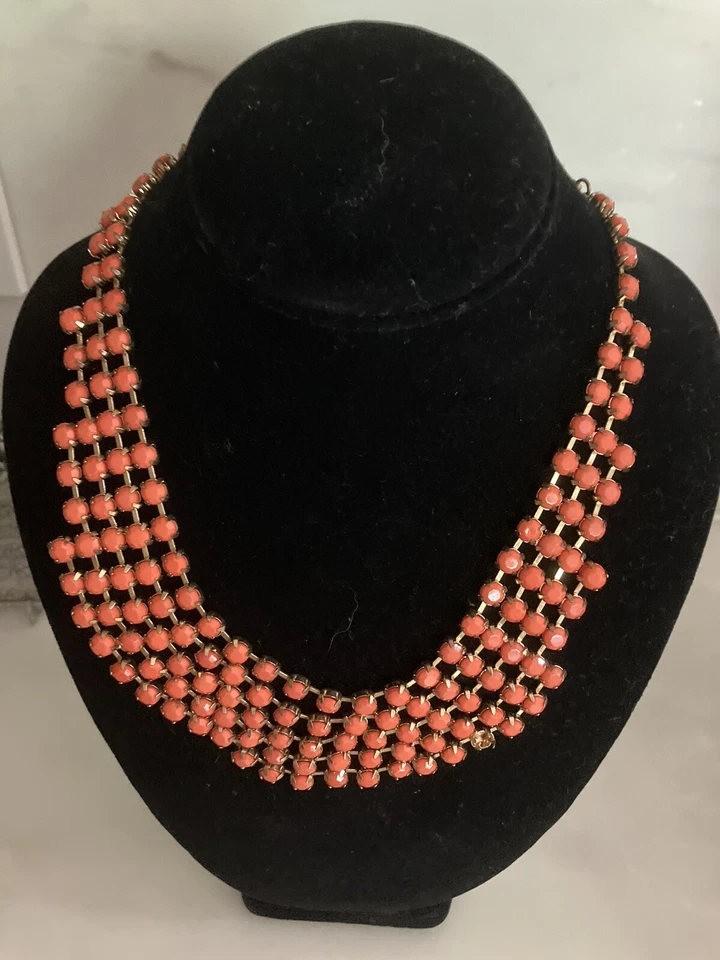 Conjunto de collar estilo piedra coral sintética y pulsera flexible esmalte coral LEER Foto 2 de 4