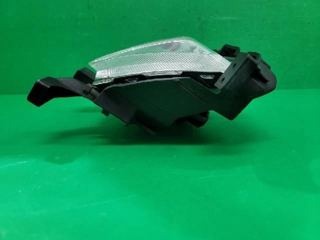 2014 KIA Rondo All New Carens Right Fog Light 92202A4000 - Image 3 of 4