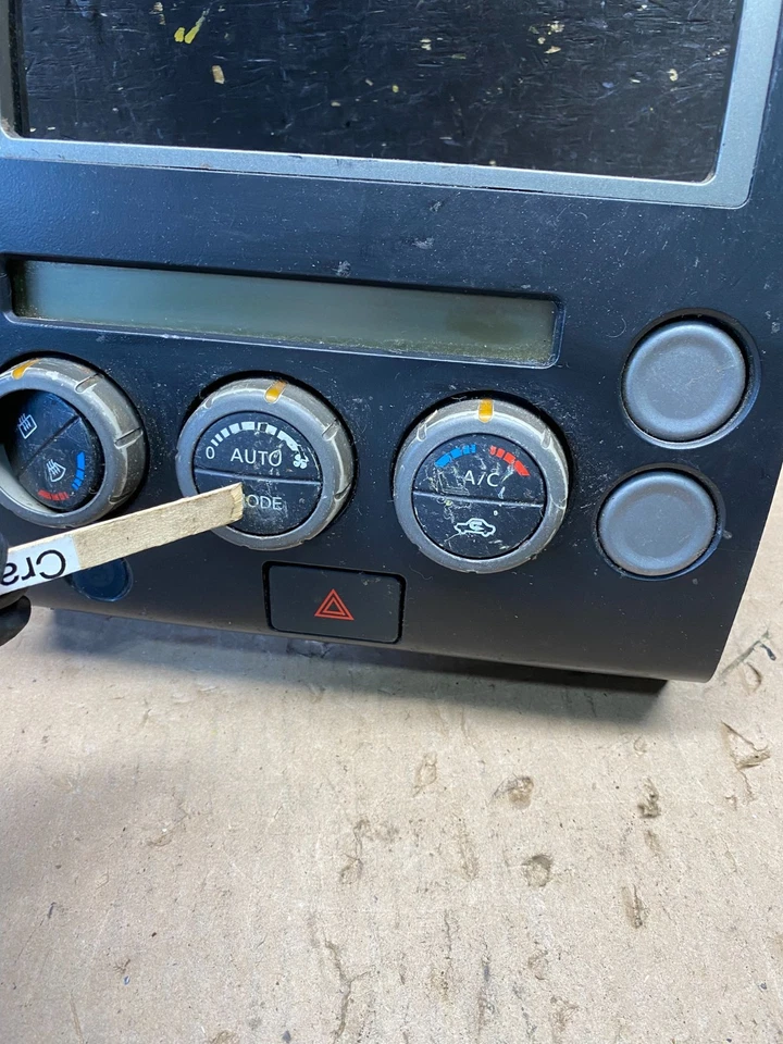 Radio reproductor de CD Nissan Armada Bose 2004 a 2007 aire acondicionado control de clima OEM R8947 PS Foto 2 de 4