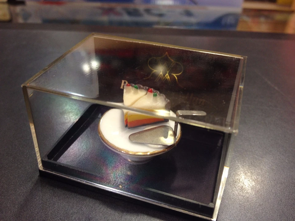 Torta Compleanno Porcellana 1:12 Casa Di Bambole Marca REUTTER PORZELLAN - Immagine 2 di 3