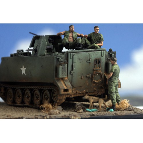 4pcs 1/72 Tank soldiers & Dog Miniatures Scene Prop Figures Doll For Car Model