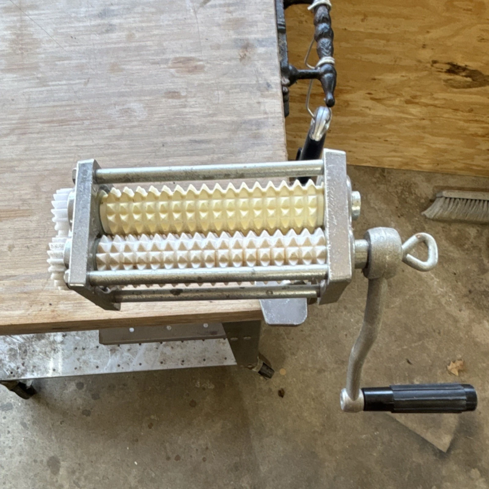 Manual Meat tenderizer, great working condition
Opens in a new window or tab