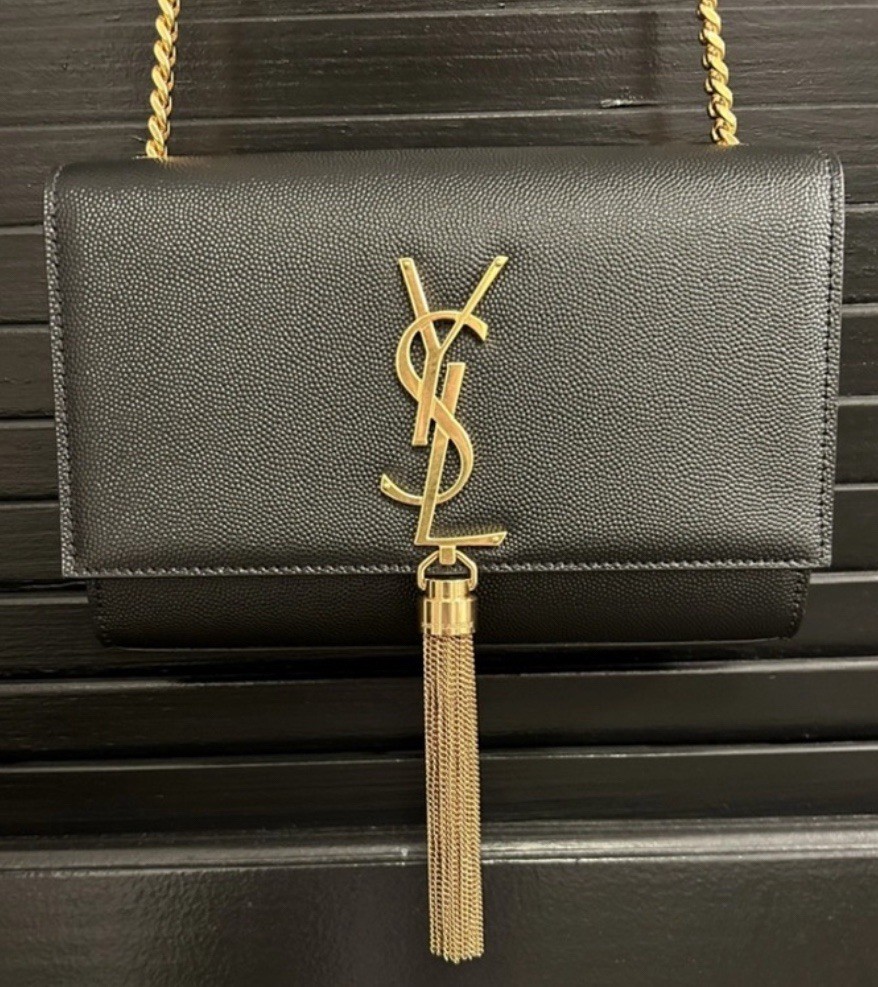 SAINT LAURENT Autentica nappa piccola YSL Kate in pelle nera con ferramenta dorata