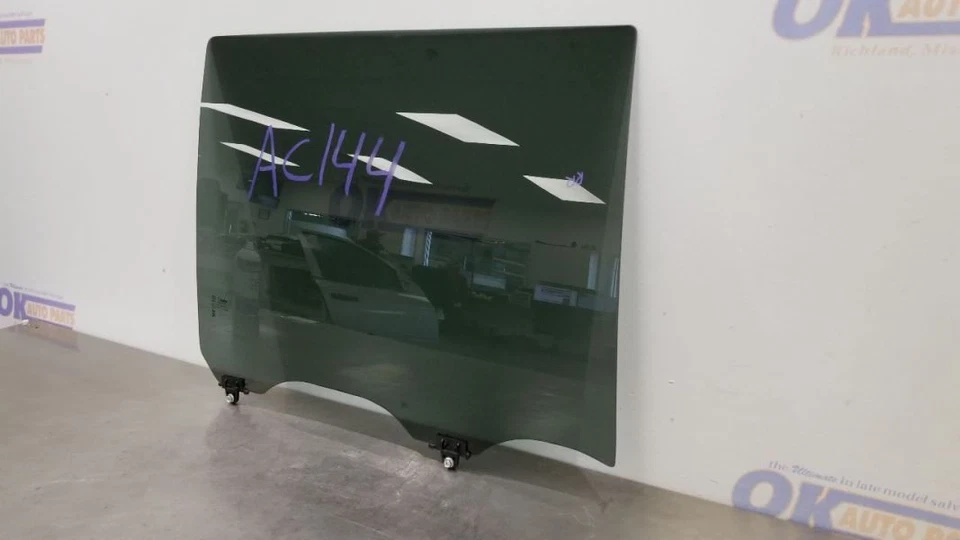 18 NISSAN ARMADA DOOR GLASS WINDOW REAR RIGHT PASSENGER Foto 3 de 4