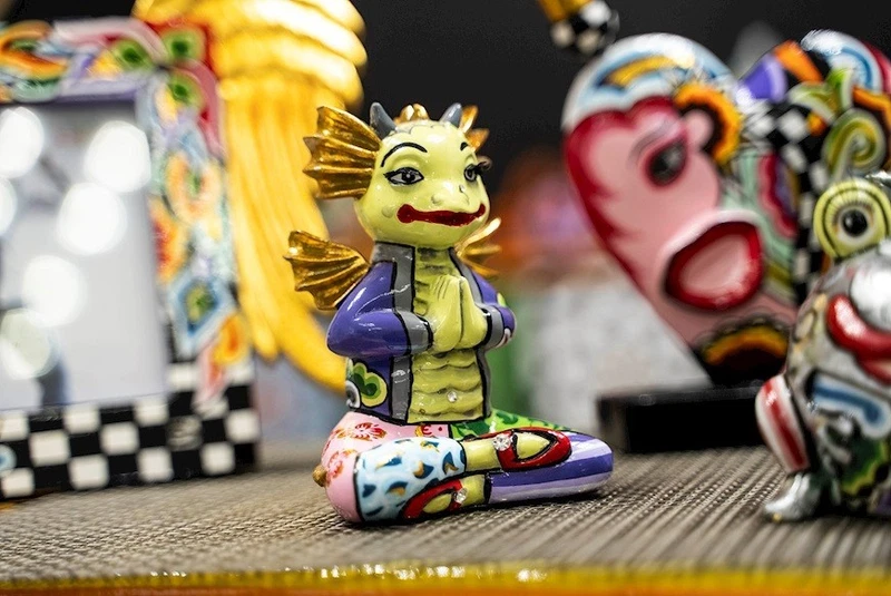 DRAGO Yoga Statua Scultura Caricatura Tom's Drag 4580 DRAGANA 13cm Pop Draghetto