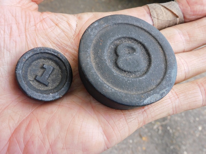 Vintage 8 Oz. & 1 Oz. Black Scale Weight cast iron