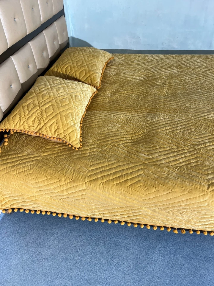 Warm Handmade Comforter Gold Color Lightweight Velvet Solid Print Quilt Set - Image 3 of 4