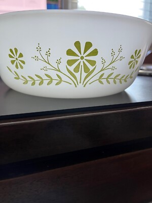 Glasbake Milk Glass Round 1.5 qt Casserole J2600 Primrose Dream Pattern, No Lid