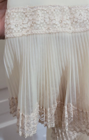 Sexy 60s VTG Ivory Lace Lingerie Full Slip Dress Pleated Ruffle Flounce Hem XS