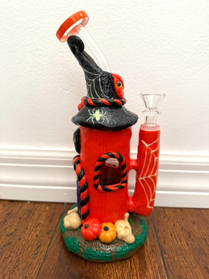 9.5  Premium Glass Water Pipe Halloween Witch Hut Glow in Dark 14mm