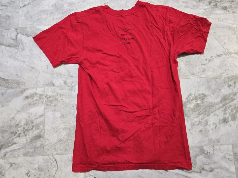 Vintage Anti-Flag Womens T-Shirt Sz S 2000's Y2K "Bullets Can't Silence Ideas" - Imagem 2 de 4
