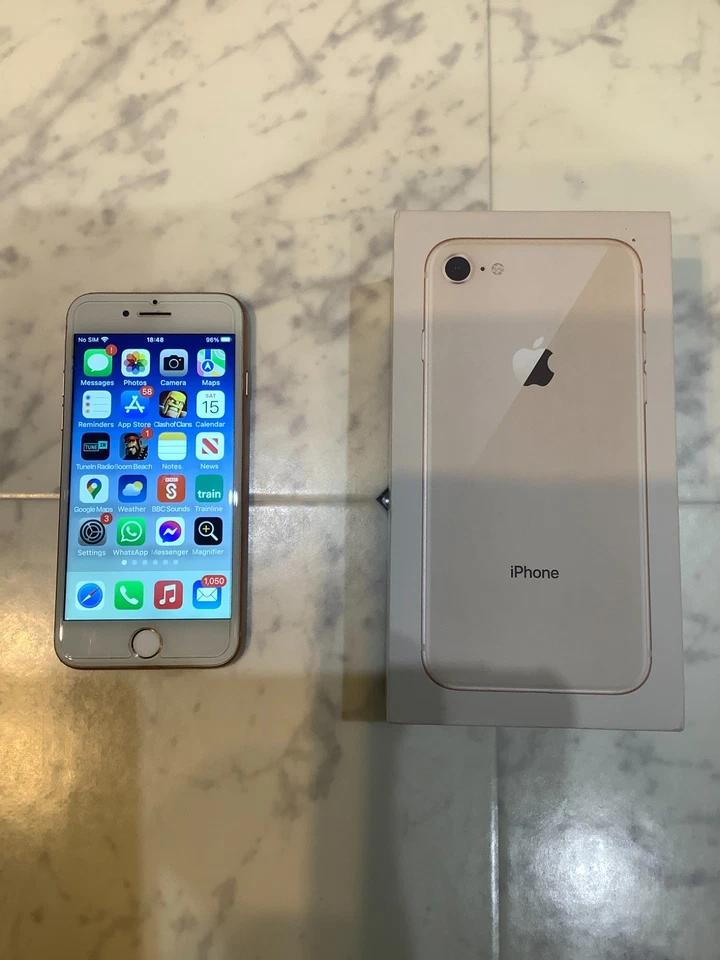 Apple iPhone 8 256GB Gold Unlocked Excellent Condition No Marks - Image 2 of 4