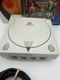 Sega Dreamcast HKT-3020 Console 2 OEM Controllers 2 OEM VMU 1 Game With Extras