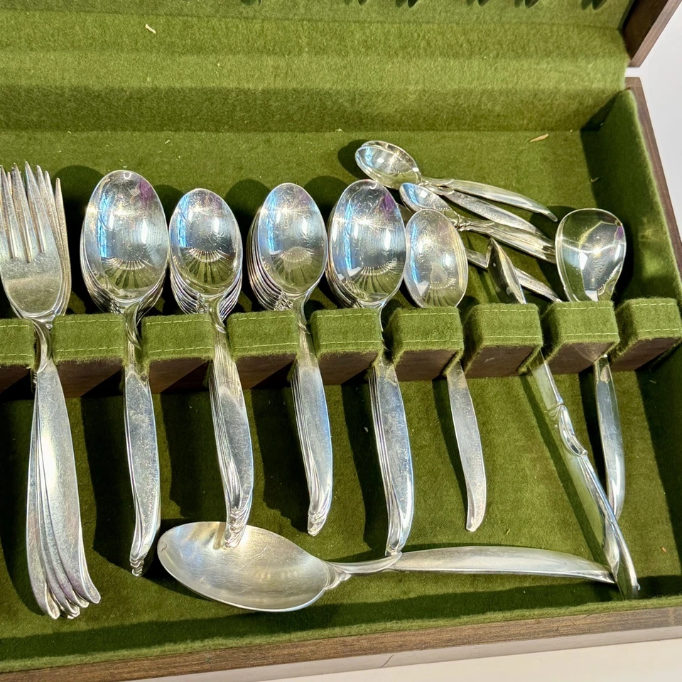 Vintage  63 Pc 1847 Rogers Brothers FLAIR Flatware Silverware Set With Wood Case - Image 3 of 4