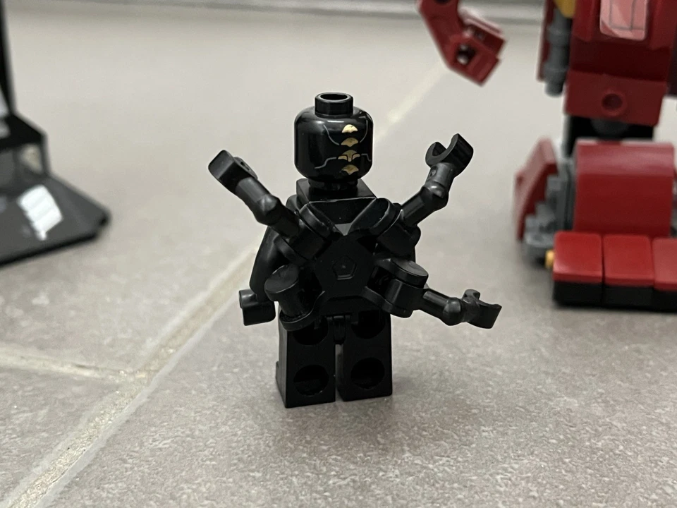 LEGO MARVEL SUPER HEROES 76104 LE COMBAT DE HULKBUSTER - Photo 3/4