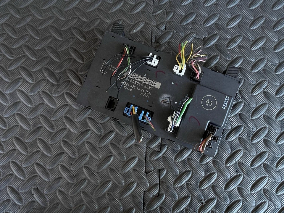 03-09 Módulo de control de puerta delantera izquierda ECU OEM MERCEDES W209 CLK320 CLK500 Foto 4 de 4