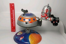 Retro Space Station Tin Toy Space Man Astronaut Wind-up Mechanical Toy With Key