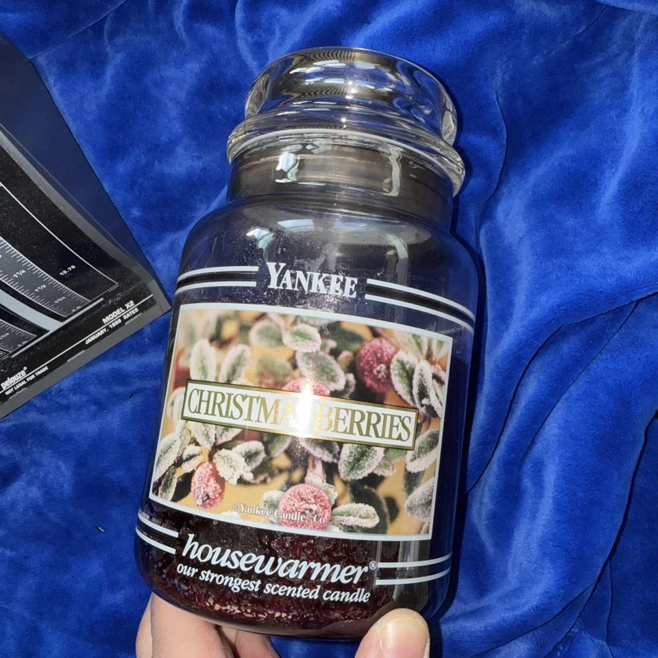 Yankee Candle Christmas Berries tarro de 22 oz banda negra calentador parcial 80 % Foto 2 de 4