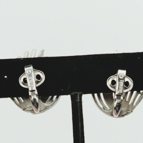 Trifari Silver Tone Abstract Leaf Clip on Earrings Flair Vintage - Picture 8 of 14