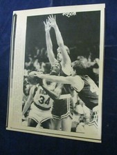 1989 NBA Rockets C Akeem Olajuwon  Celtics Danny Ainge Vintage Wire Press Photo