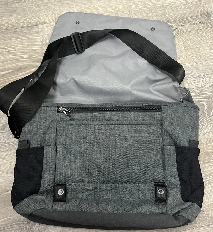 Case Logic Bolso Laptop Mensajero Bandolera Correa para el Hombro Bolsillo con Cremallera Gris 18x13x5 Foto 3 de 4