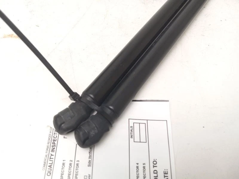 Ford Explorer 2010 puntales de vidrio trasero Foto 2 de 4