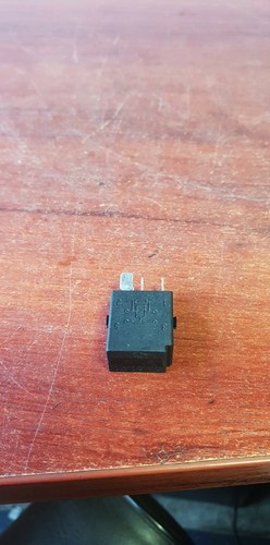 Mercedes-Benz B C E M Klasse Mehrzweck Schwarz 4 Pin Relais 0025421119