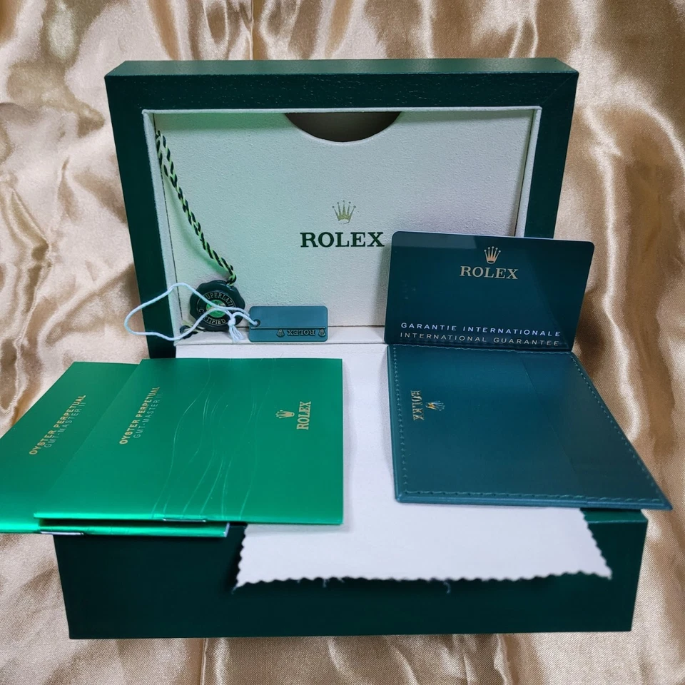 Rolex Watch Box Green Box SA Geneve Suisse 39139 Oyster M Box Case And Card Only - Image 2 of 4