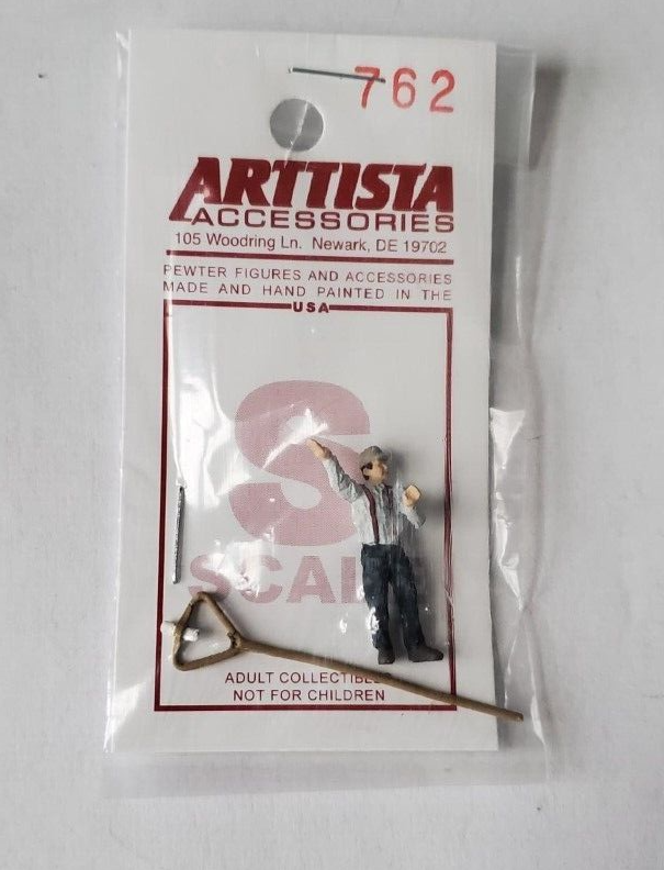 Arttista 762 Man Holding up Orders S SCALE Figure Model Trains