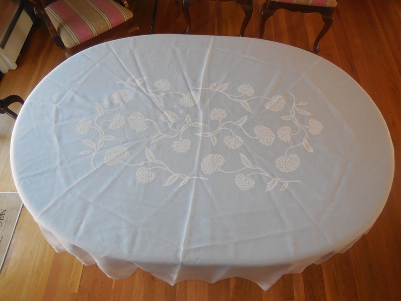 VINTAGE WHITE SHEER OVAL FLORAL EMBROIDERED OVERLAY TABLECLOTH ~ W BLUE UNDERLA