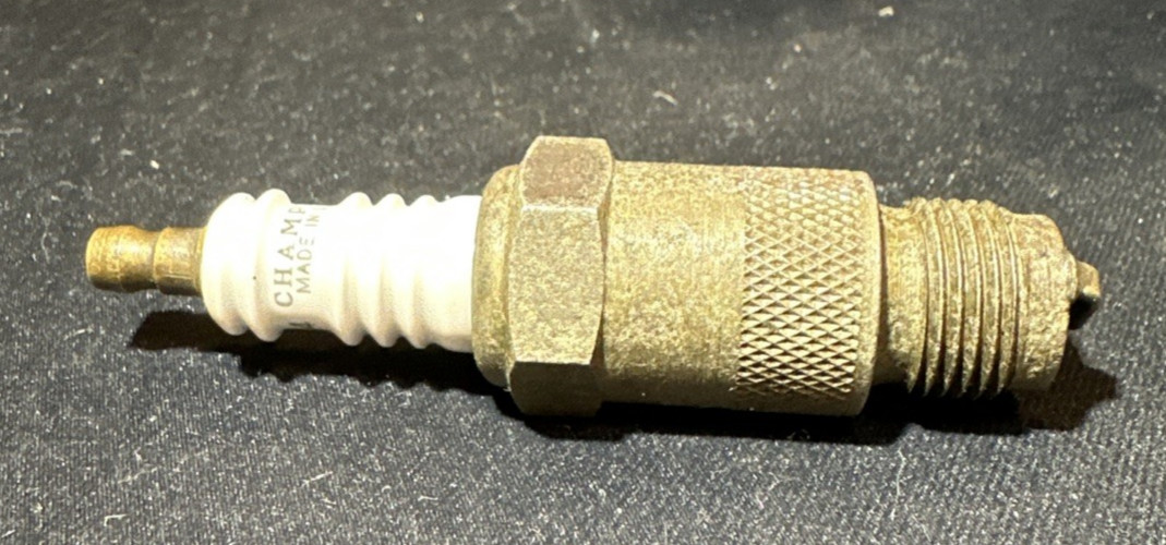 Vintage NOS Champion 10-COM-64 Commercial Spark Plug 18mm Heavy Duty