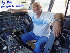 LANDSHUT HIJACKING 1977 Pilot Jürgen Vietor autograph, IP signed photo
