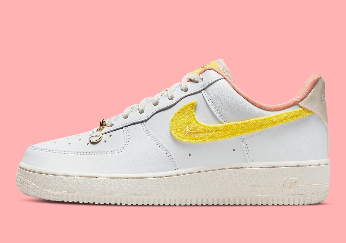 Женские кроссовки Nike Air Force 1 07 LX Low Mini Mama Белые, розовые, желтые DV2183-100 sz 11