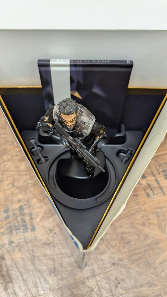Deus Ex: Mankind Divided Collector's Edition Sony PlayStation 4, 2016 *NO GAME* - Image 4 of 4