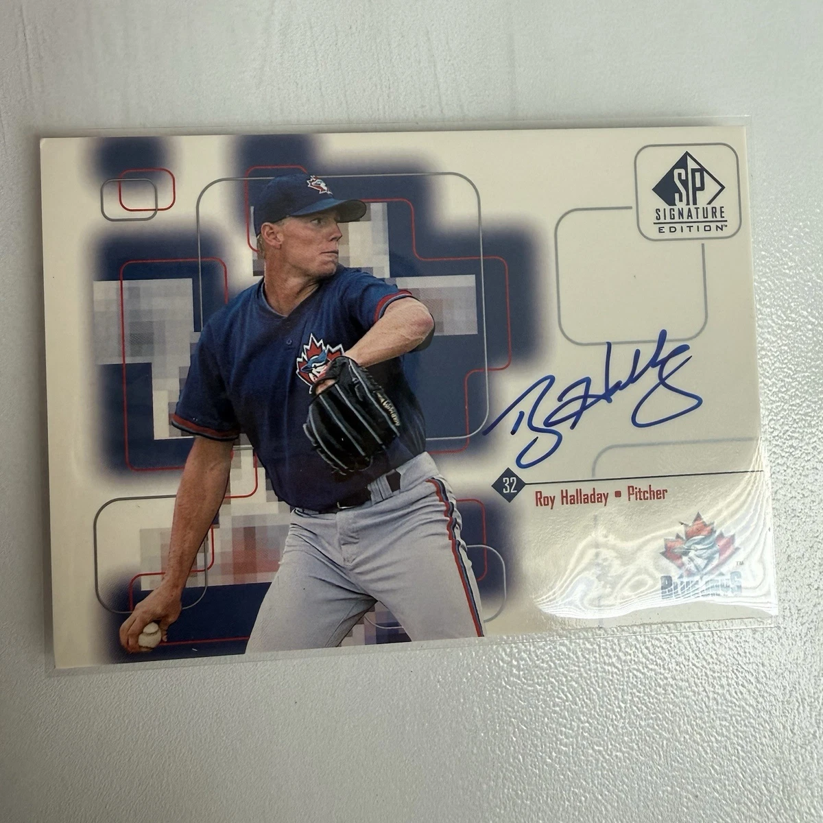 Roy Halladay Autographed Baseball Sports Trading Cards