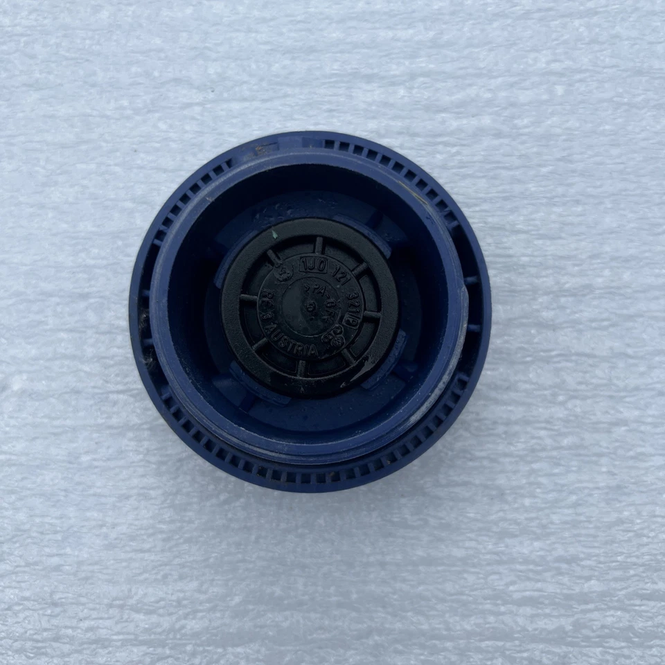 For Audi A4 A5 A6 Q5 Q7 TT VW JETTA EOS GOLF Radiator Coolant Expansion Tank Cap - Image 2 of 4