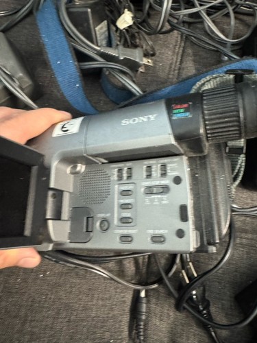 Sony CCD-TRV19 NTSC Video 8 Handycam With Wired Battery Bundle - Tested - Picture 5 of 11