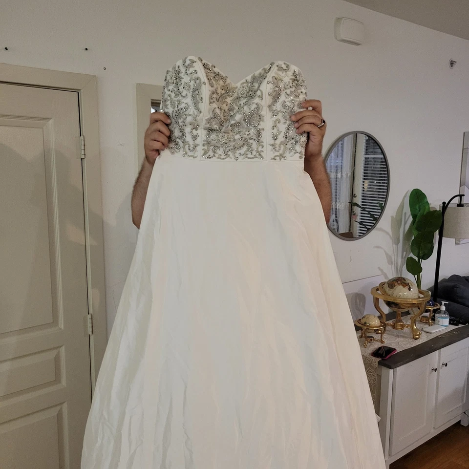 Amazing Couture Dupioni Silk Paloma Blanca Wedding Dress  - Image 2 of 4