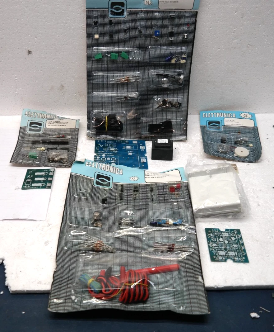 Kit Componenti Elettronici 1390 Pezzi | Resistenze, LED, Condensatori, Transistor, Diodi | Per Hobby E Riparazioni DIY
