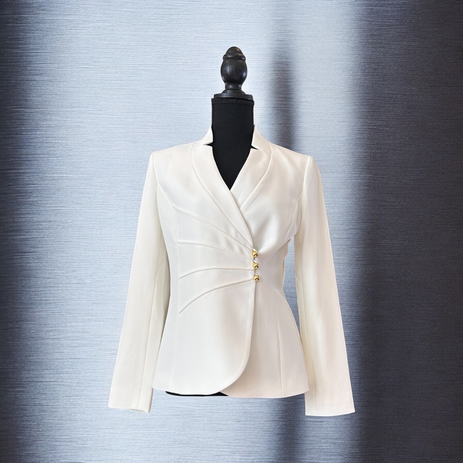 Tahari Arthur S. Levine Women’s Ivory Jacket, Size 2, Perfect Condition