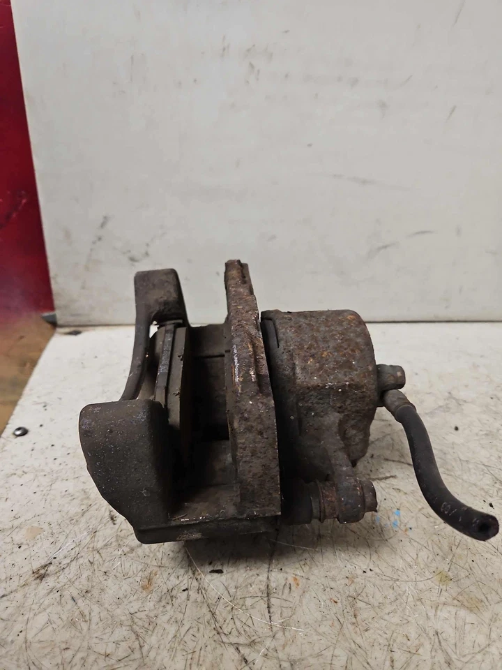 Оригинальный передний правый суппорт и кронштейн со стороны пассажира Honda Odyssey 99-04 годов выпуска - Изображение 2 из 4