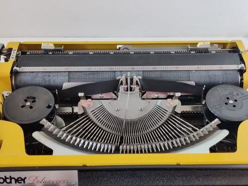 Vintage 70's Brother Deluxe 800 Typewriter Yellow With Case Made In Japan - Afbeelding 5 van 16