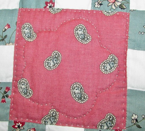 ANTIQUE BEAUTIFUL HAND MADE GREEN AND BURGUNDY STARS MOTIF COTON QUILT 90" X 100 - Bild 6 von 7