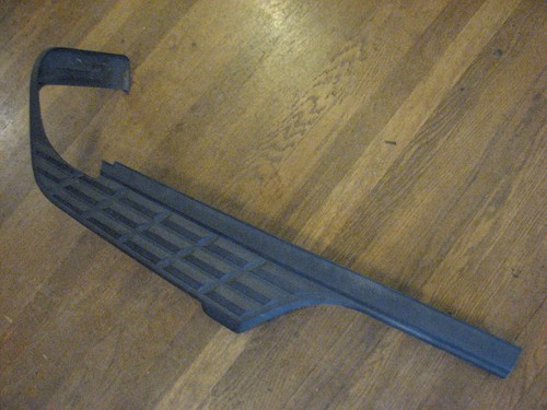 REAR Bumper LEFT Step Pad PROTECTOR 07-12 2007-2013 Silverado 1500 Sierra OEM - Picture 2 of 4